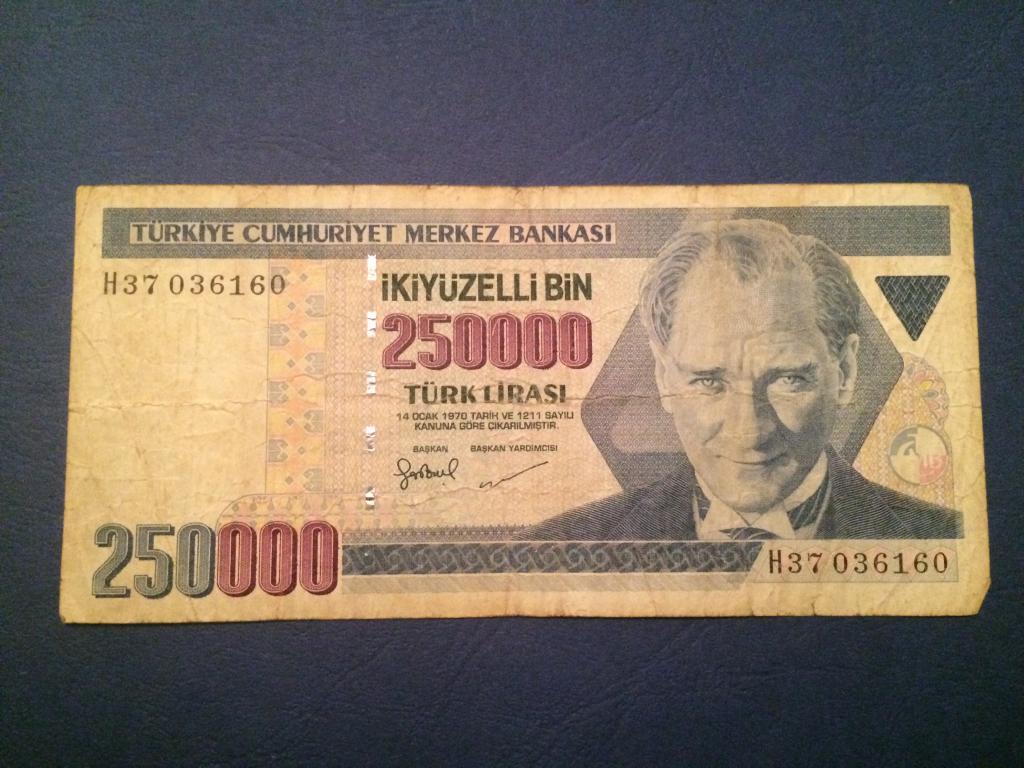Турецкие лиры купить в москве наличные. 250000 Лир. 250000 Турецких лир. 250000 Лир купюра. Турецкие деньги 250000.